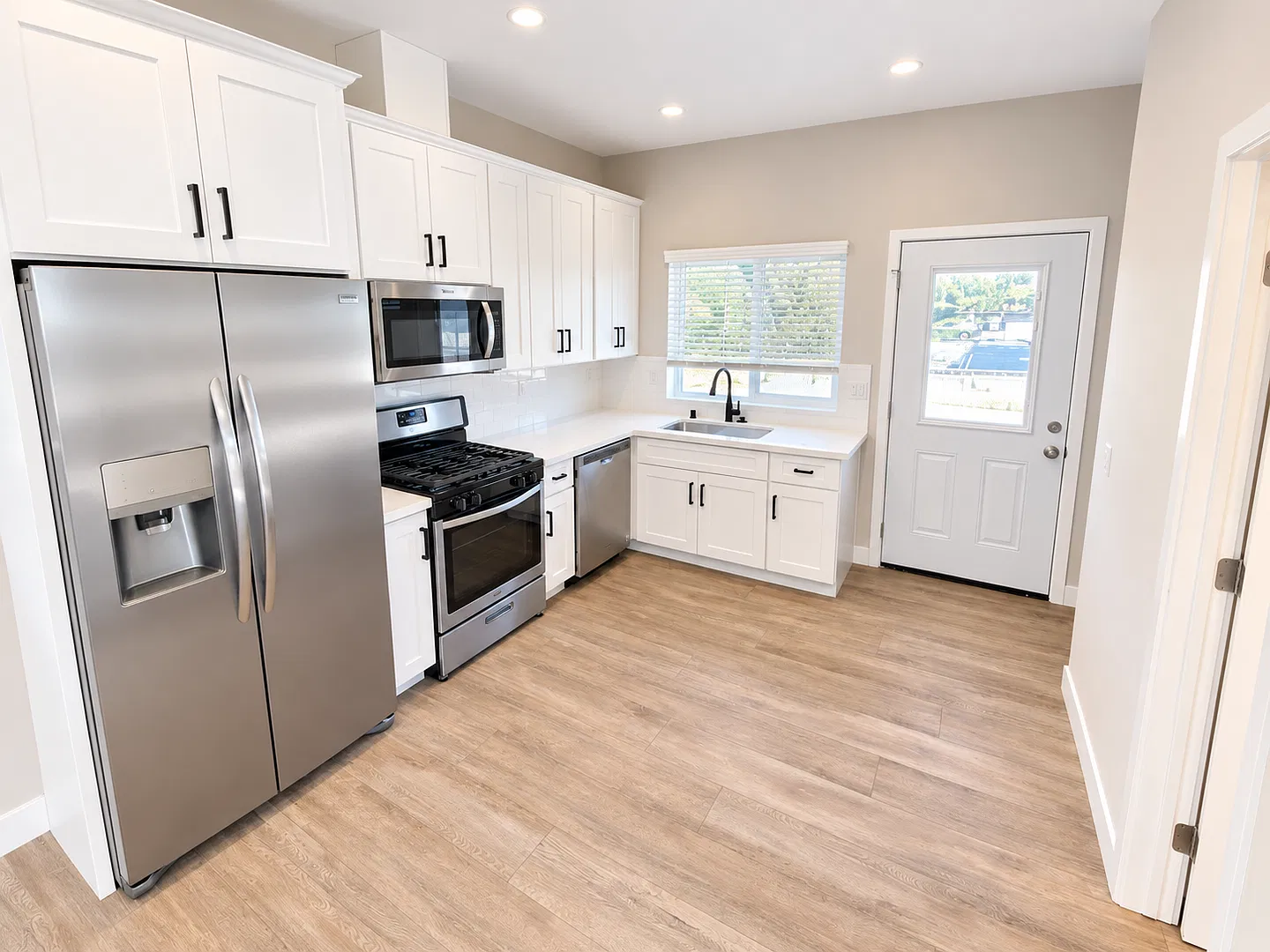 4BD/2BA with designated yard space! — Photo 2