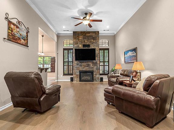 3rd image of 1242 Augusta Ct