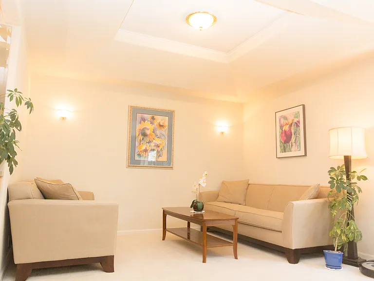 26 Del Monte Ave — Photo 4