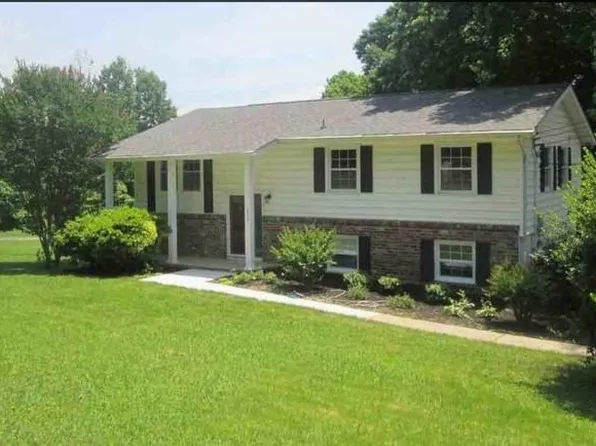 6225 Grove Dr, Knoxville, TN 37918