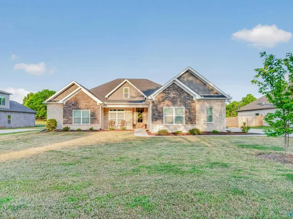 637 Walt Campbell Rd, Hazel Green, AL 35750