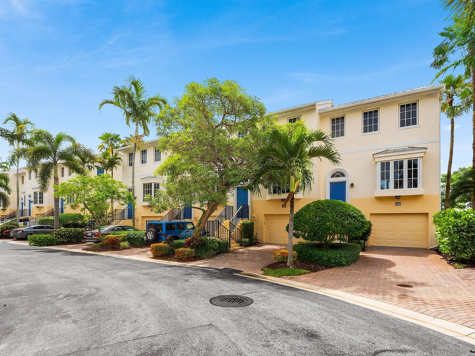 3 bed, 3.5 bath, 1709 sqft, $4,500 — Photo 3