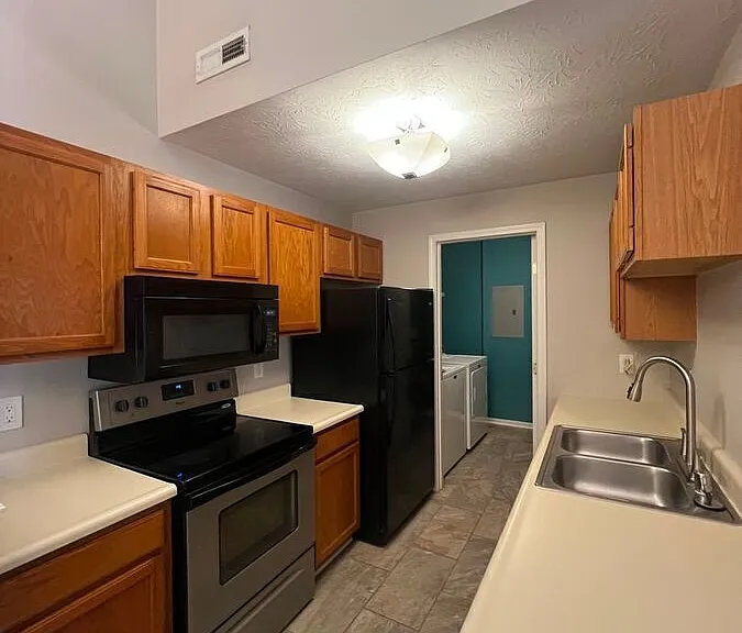 159 Green River Dr #9 — Photo 5