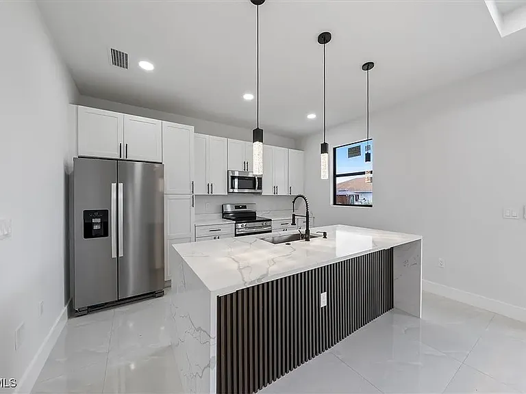 315 Ivan Ave S — Photo 18