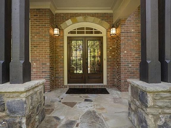 3rd image of 225 Skyridge Dr