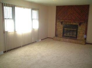 7918 NE Gracemor Dr, Kansas City, MO 64119