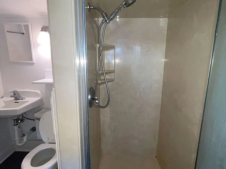 813 NW Monroe Ave — Photo 4