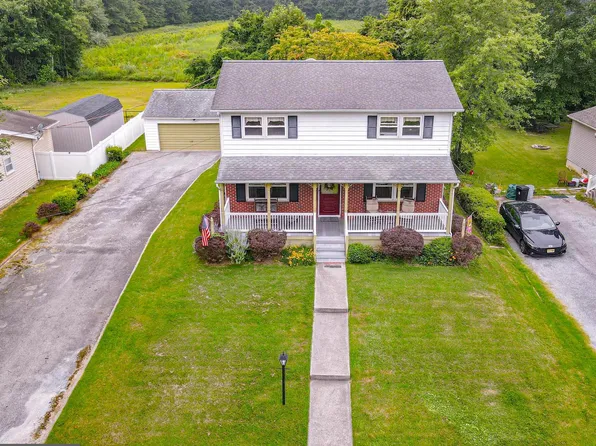 10 Leap Dr, Pennsville, NJ 08070