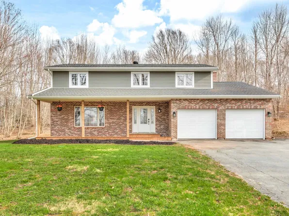 8 Pinewood Dr, East Hants, NS B0N 1Z0