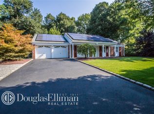 5 Thornwood Way, East Setauket, NY 11733
