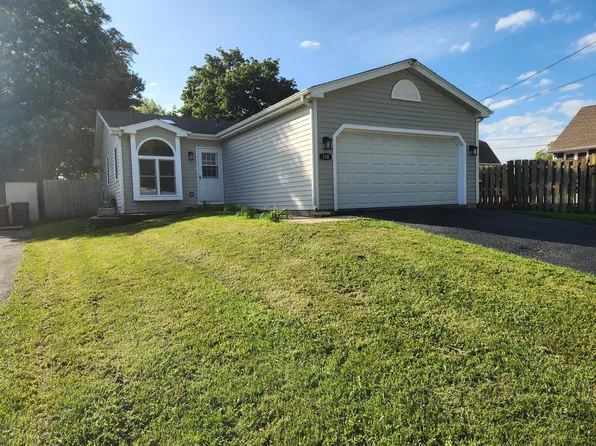 310 Lily Ln, Lakemoor, IL 60051