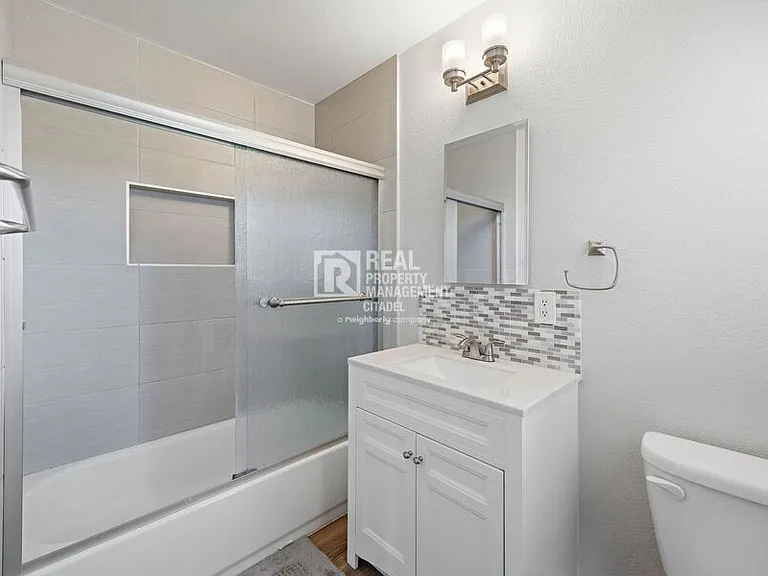 5082 Edinger Ave — Photo 24