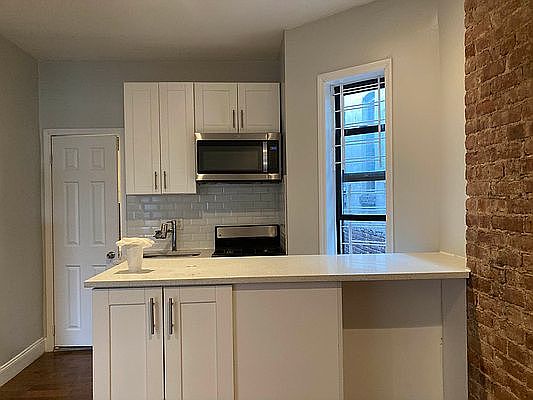 2nd image of 1895 Amsterdam Ave #5D