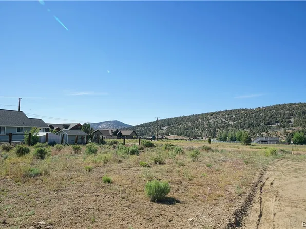 809 Castle Ln, Big Bear City, CA 92314