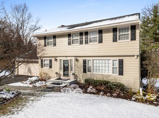 2401 Lynnhurst Dr, Vestal, NY 13850