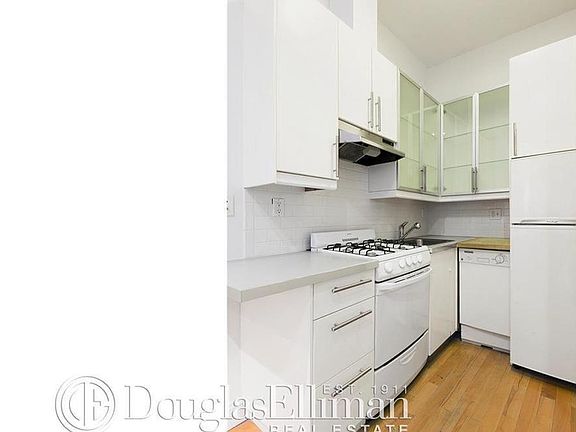 2nd image of 38 W 71st St APT 3R