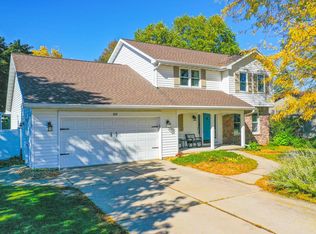 829 Meadowbrook Dr, Green Bay, WI 54313