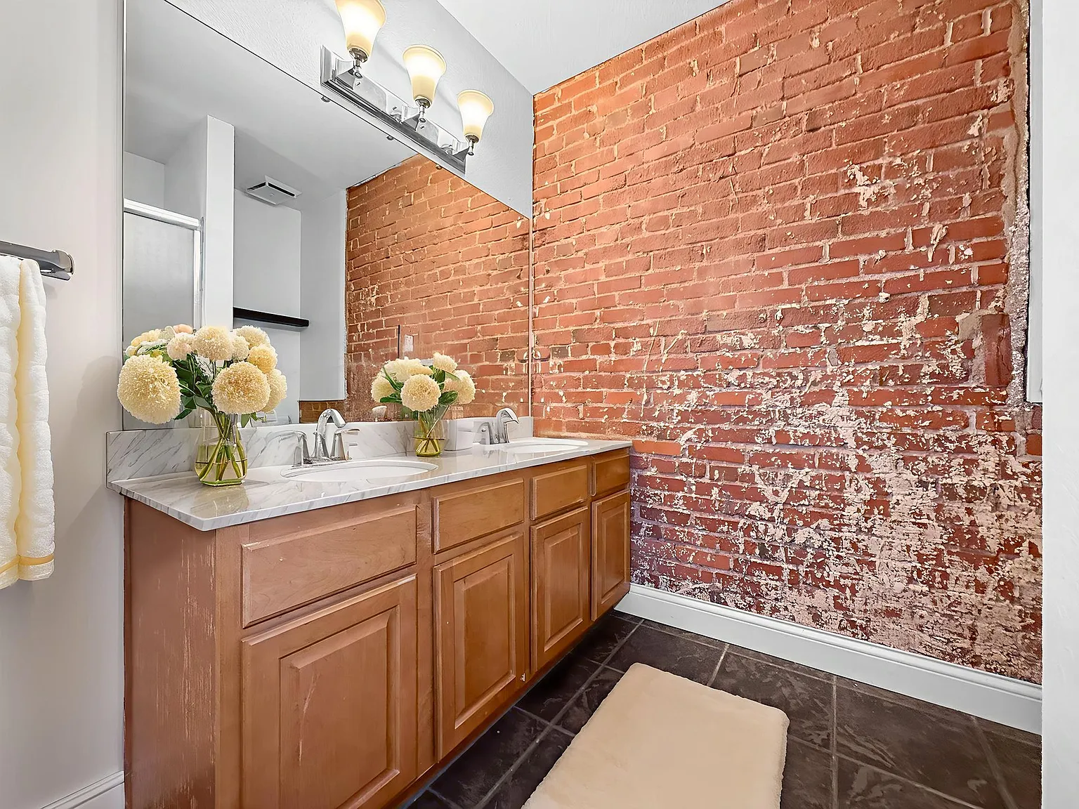 Broadway Lofts — Photo 4