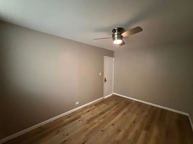 403 Hobron Ln — Photo 4