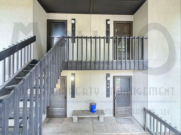 2nd image of 2801 S Grand Blvd APT 4