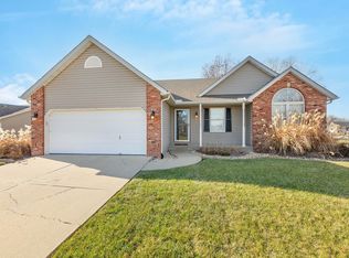 1 Cambridge Ct, Maryville, IL 62062