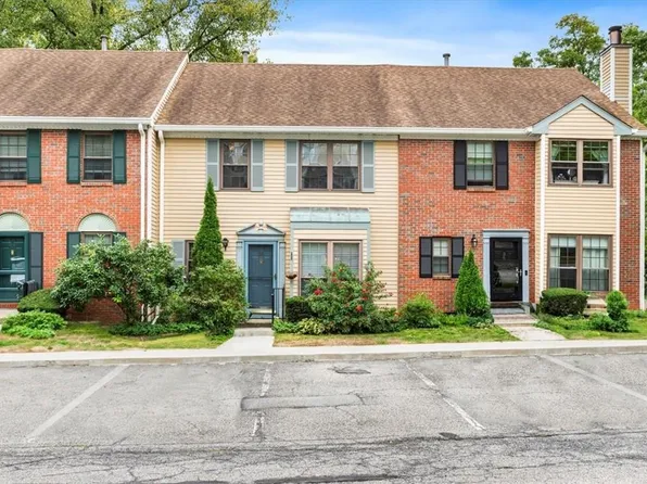 35 Poplar Circle, Peekskill, NY 10566