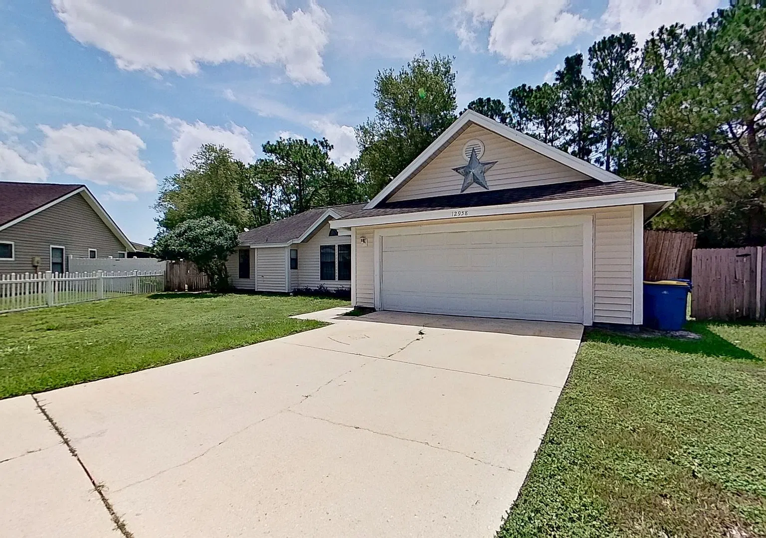 Spacious 4 Bedroom Home in Girvin! — Photo 2