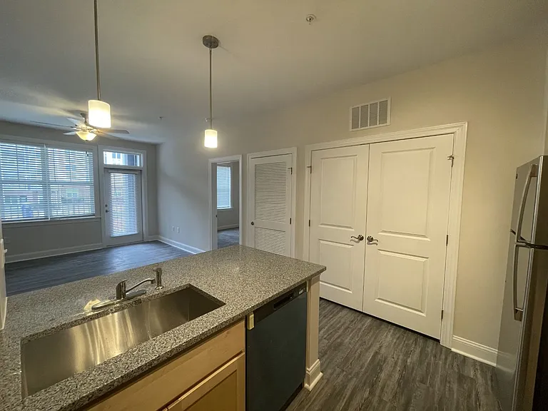 1, 2 and 3 Bedroom Apartments with Utilities near NCSU! — Photo 10