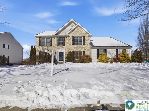 2301 Goldenrod Dr, Macungie, PA 18062