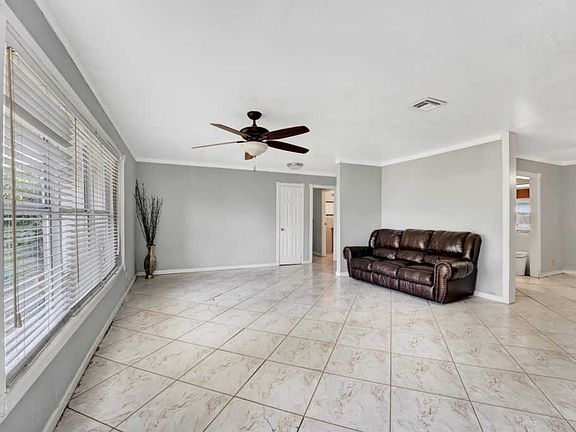 3rd image of 158 SE 27th Pl