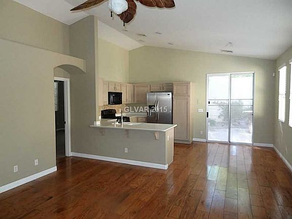 5th image of 1833 Warrenville St