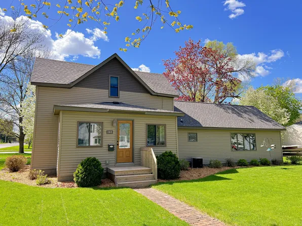 302 N 8th St, Olivia, MN 56277