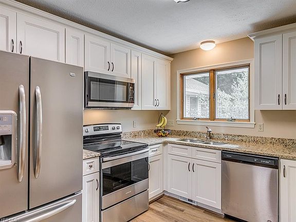 5th image of 2465 Port Charles Dr