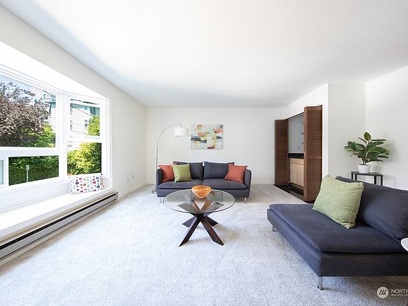 4th image of 210 Boylston Avenue E #105
