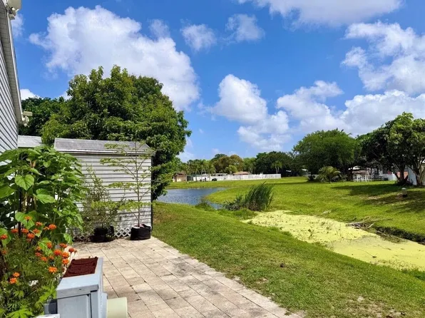 135 Parkside Court, Coconut Creek, FL 33073