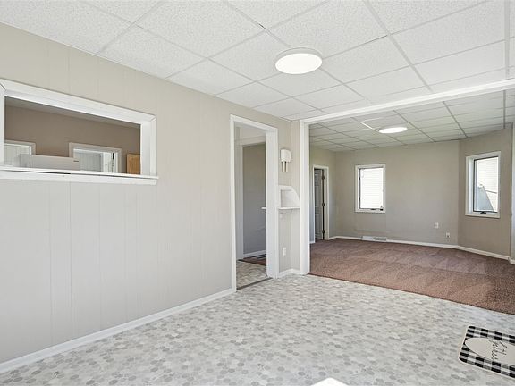 4th image of 601 W Main St