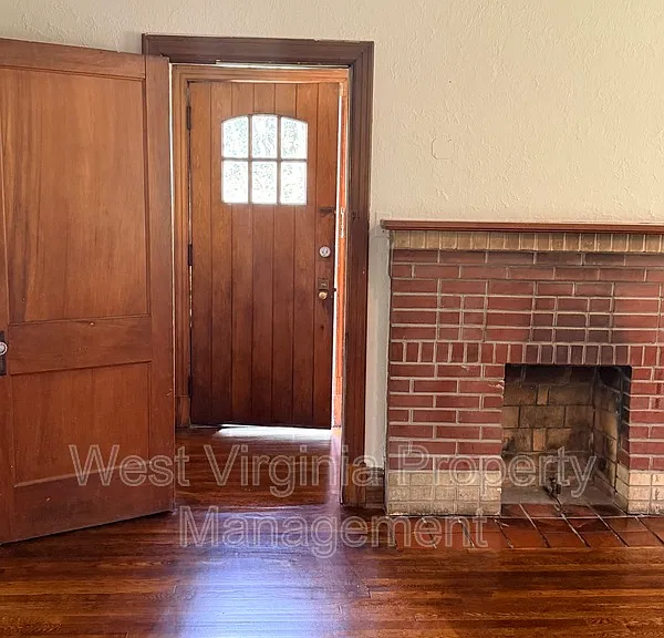 102 Temple St — Photo 5