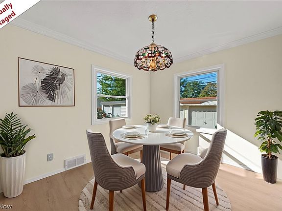 3rd image of 8112 Pelham Dr