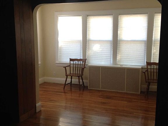 5th image of 227 E Jamaica Ave