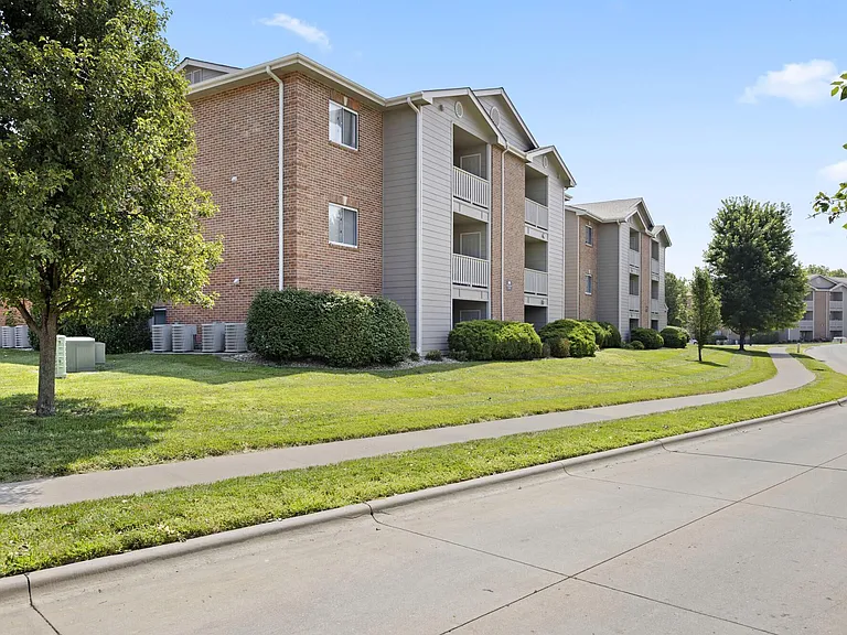 Pebblebrook Apartments — Photo 21