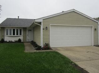 40 Village Ct, Elgin, IL 60120