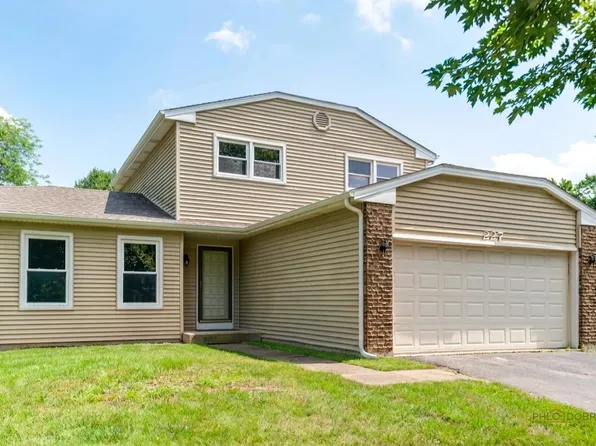 227 E Lakeside Dr, Vernon Hills, IL 60061