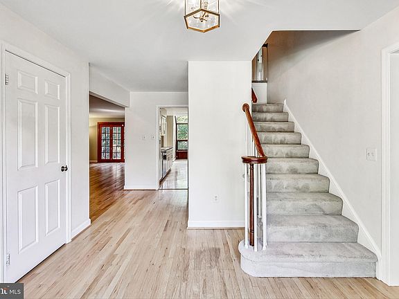 5th image of 9085 Wexford Dr