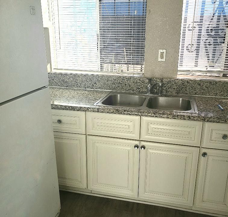 1st image of 1322 Constance St #1/4