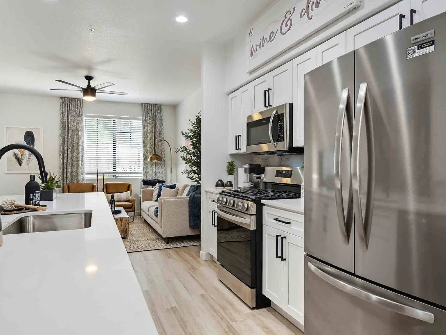 Zone Luxe Apartments — Photo 1