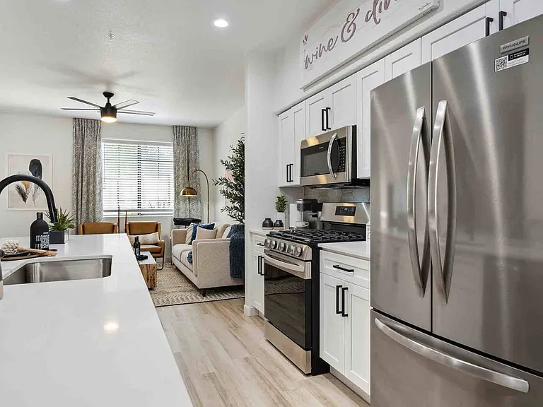Zone Luxe, Glendale, AZ, Kitchen