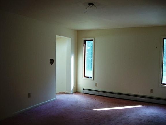 4th image of 905 Plymouth Lake Dr E