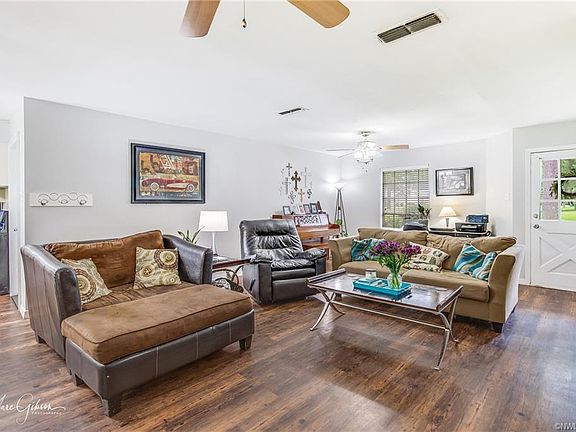 4th image of 3303 Warwick Dr