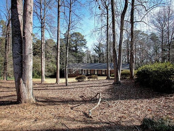 2nd image of 3323 Pinetree Dr SE