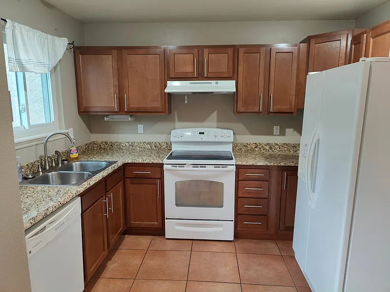 2092 Bristlecone Dr — Photo 3